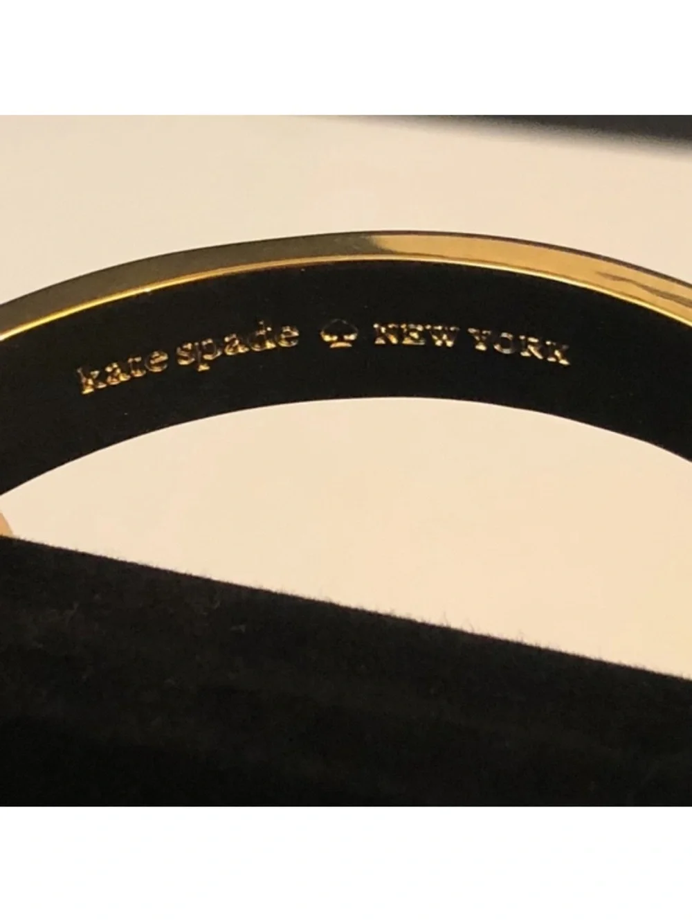 NWT~KATE SPADE~Spot the Spade Enamel Hinged Bangle